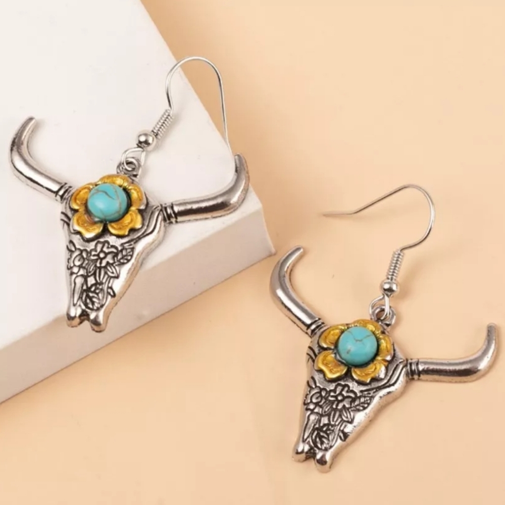 Longhorn Earrings. Cow Head Bull Head Steer Western Country Cowgirl Rodeo Horns - Picture 1 of 13